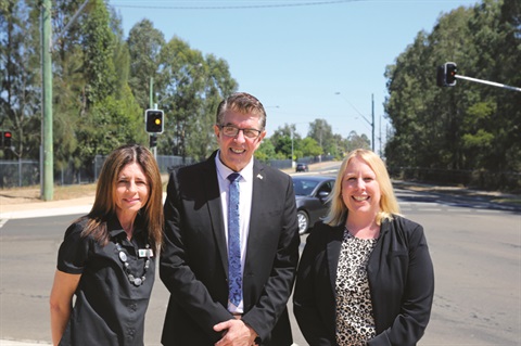 Mayor Byrne, Ray Williams MP and Ironbark Ridge Public School Assistant Principal Kylie Robson.jpg